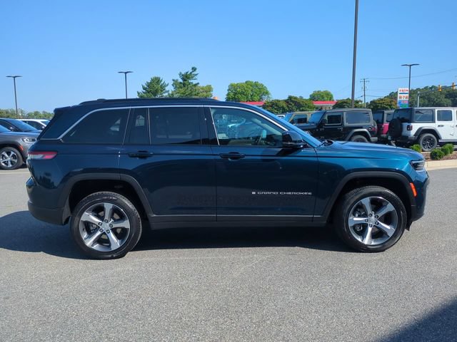 New 2026 Jeep Grand Cherokee Limited w/ Luxury Tech Group II AWD/4WD image 3