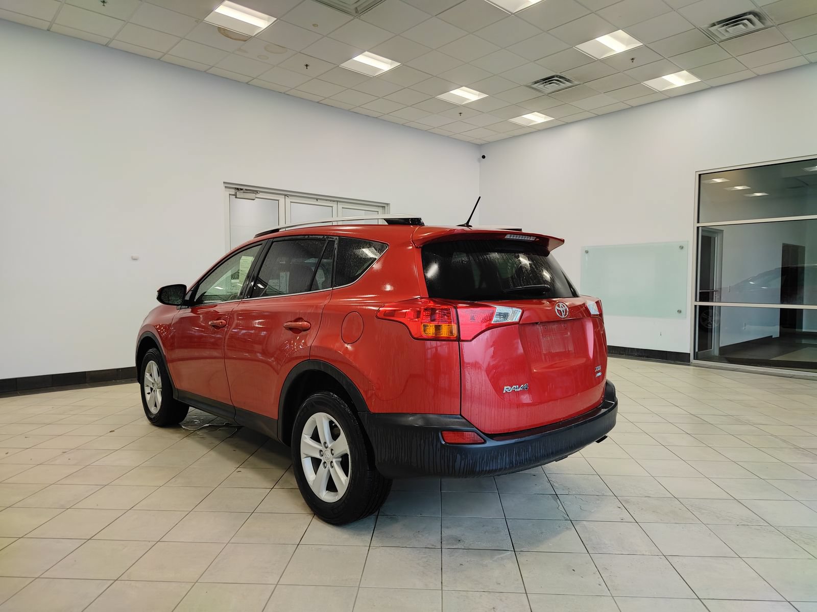 Used 2014 Toyota RAV4 XLE AWD/4WD image 5