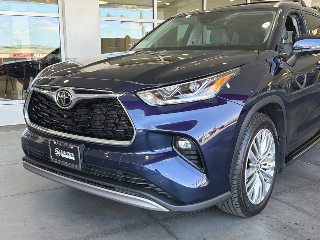 Used 2022 Toyota Highlander Platinum AWD/4WD image 3