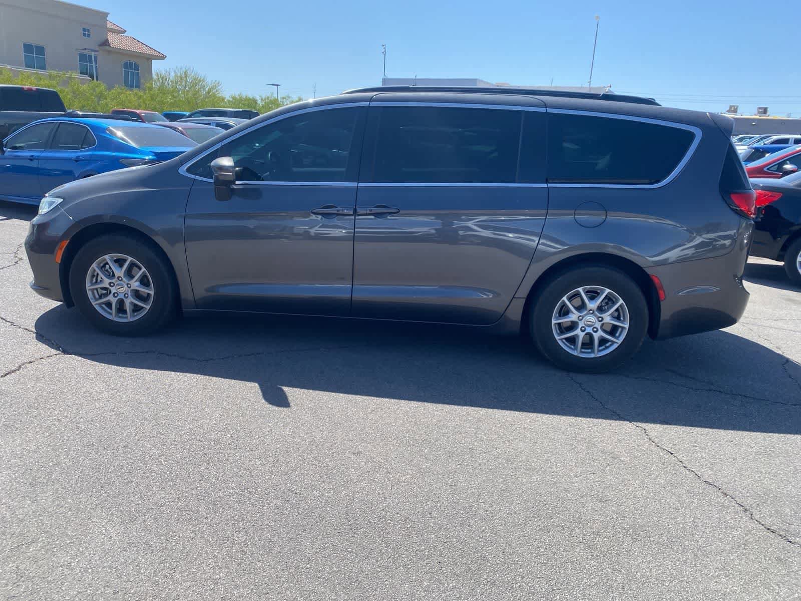 Used 2022 Chrysler Pacifica Touring-L FWD image 9
