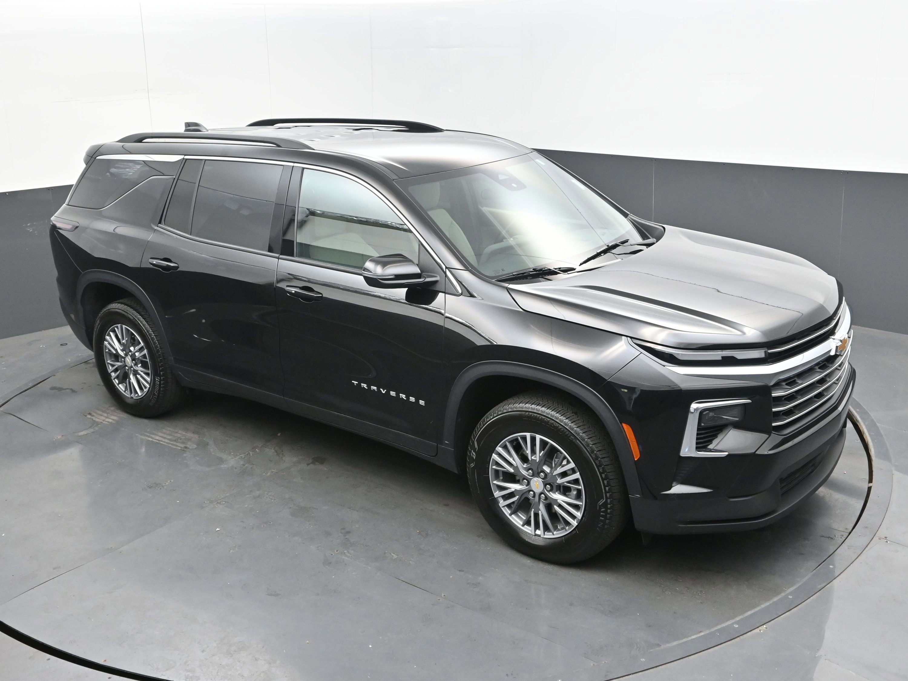 Certified 2025 Chevrolet Traverse LT image 32