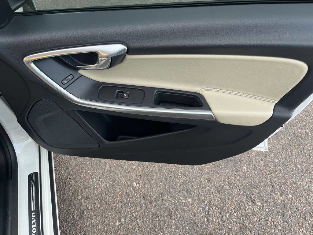 Used 2017 Volvo S60 T5 Dynamic FWD image 20