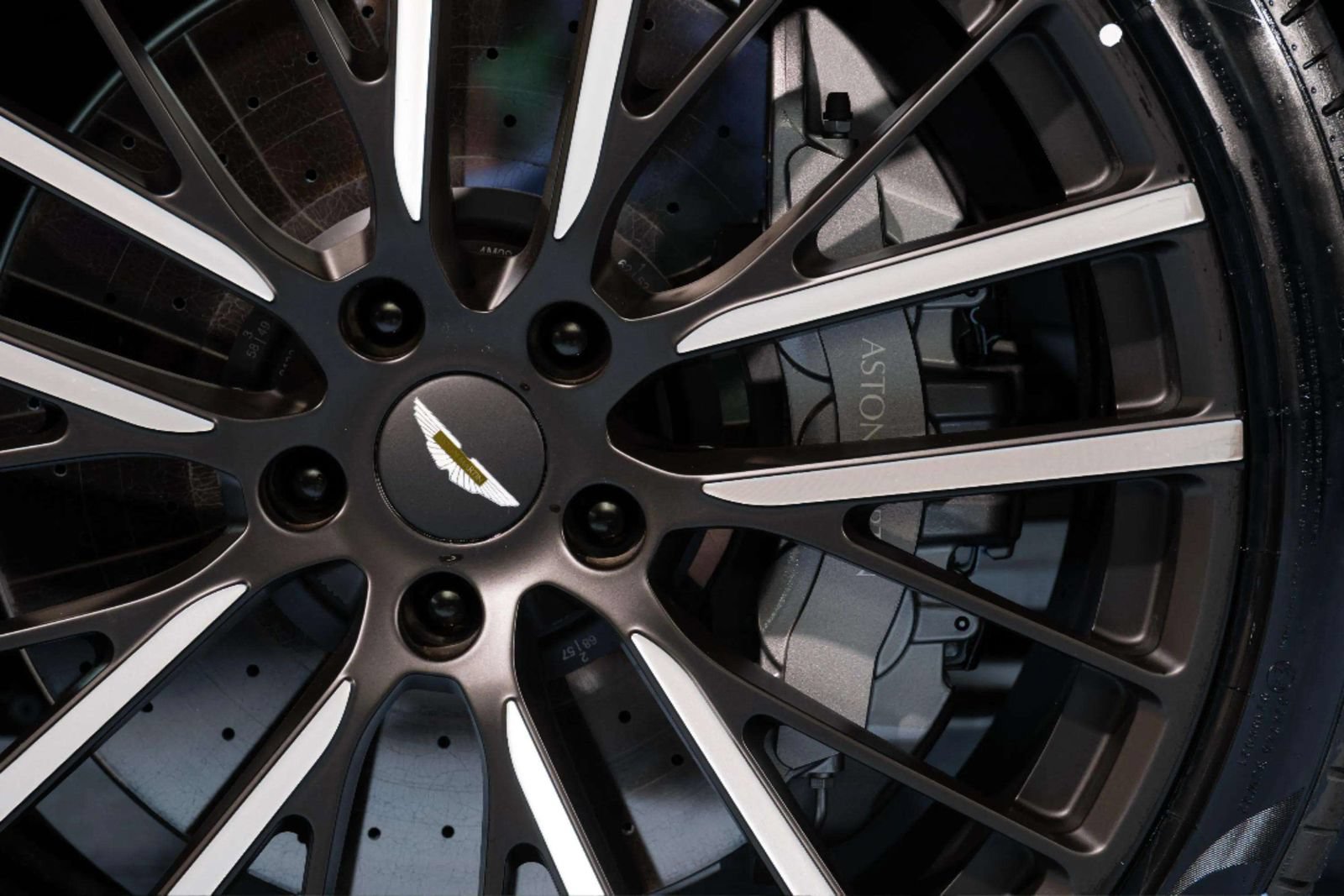 New 2026 Aston Martin DBX 707 AWD/4WD image 10