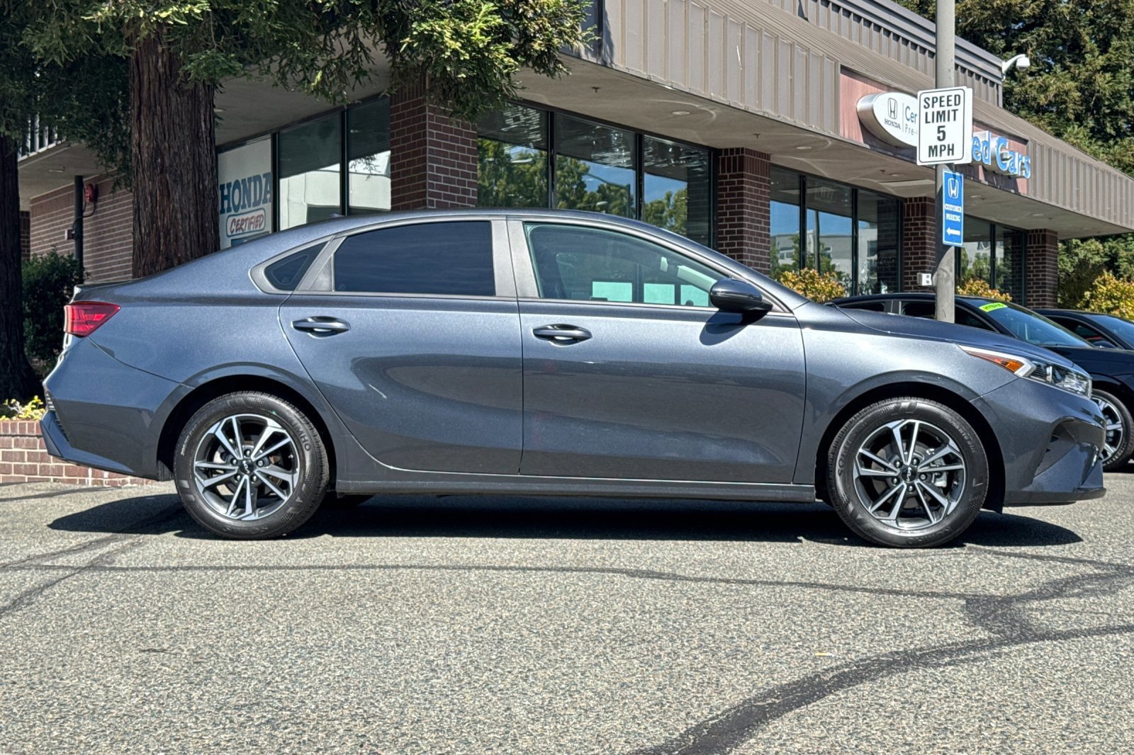 Used 2024 Kia Forte LXS w/ LXS Technology Package FWD image 3