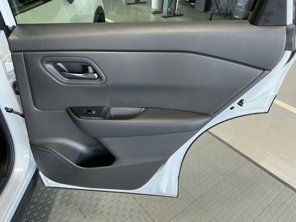 Used 2025 Nissan Rogue S FWD image 33