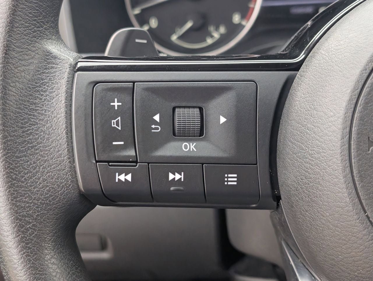 Certified 2021 Nissan Rogue SV FWD image 21