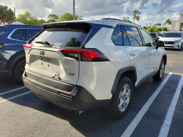 Used 2021 Toyota RAV4 XLE w/ Convenience Package image 4