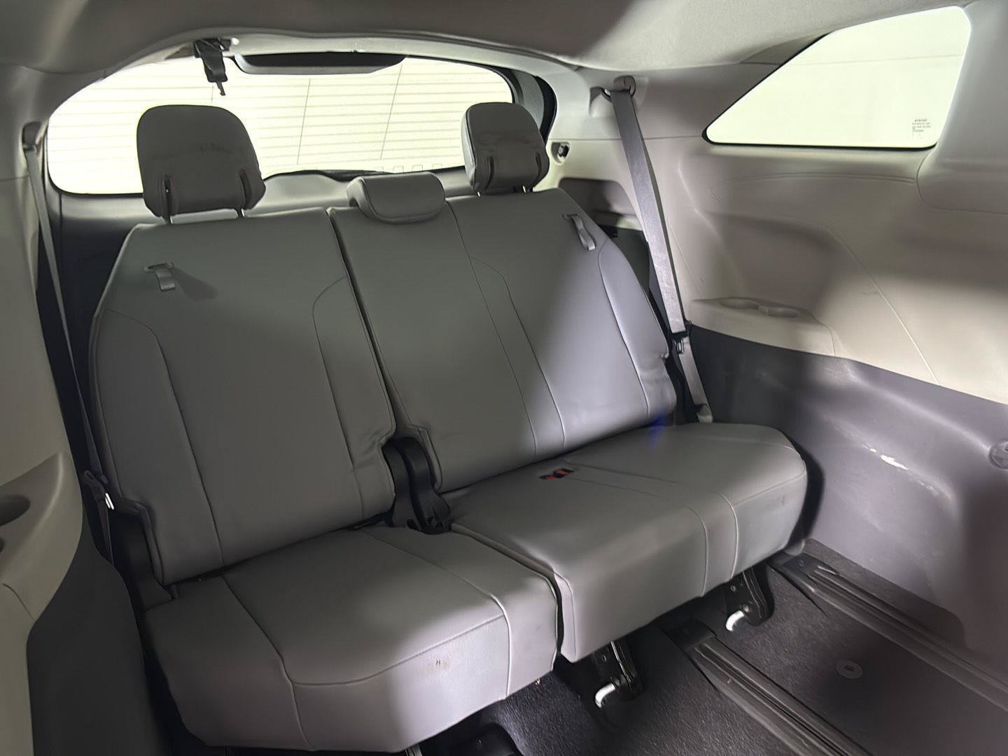 Used 2021 Toyota Sienna XLE FWD image 17