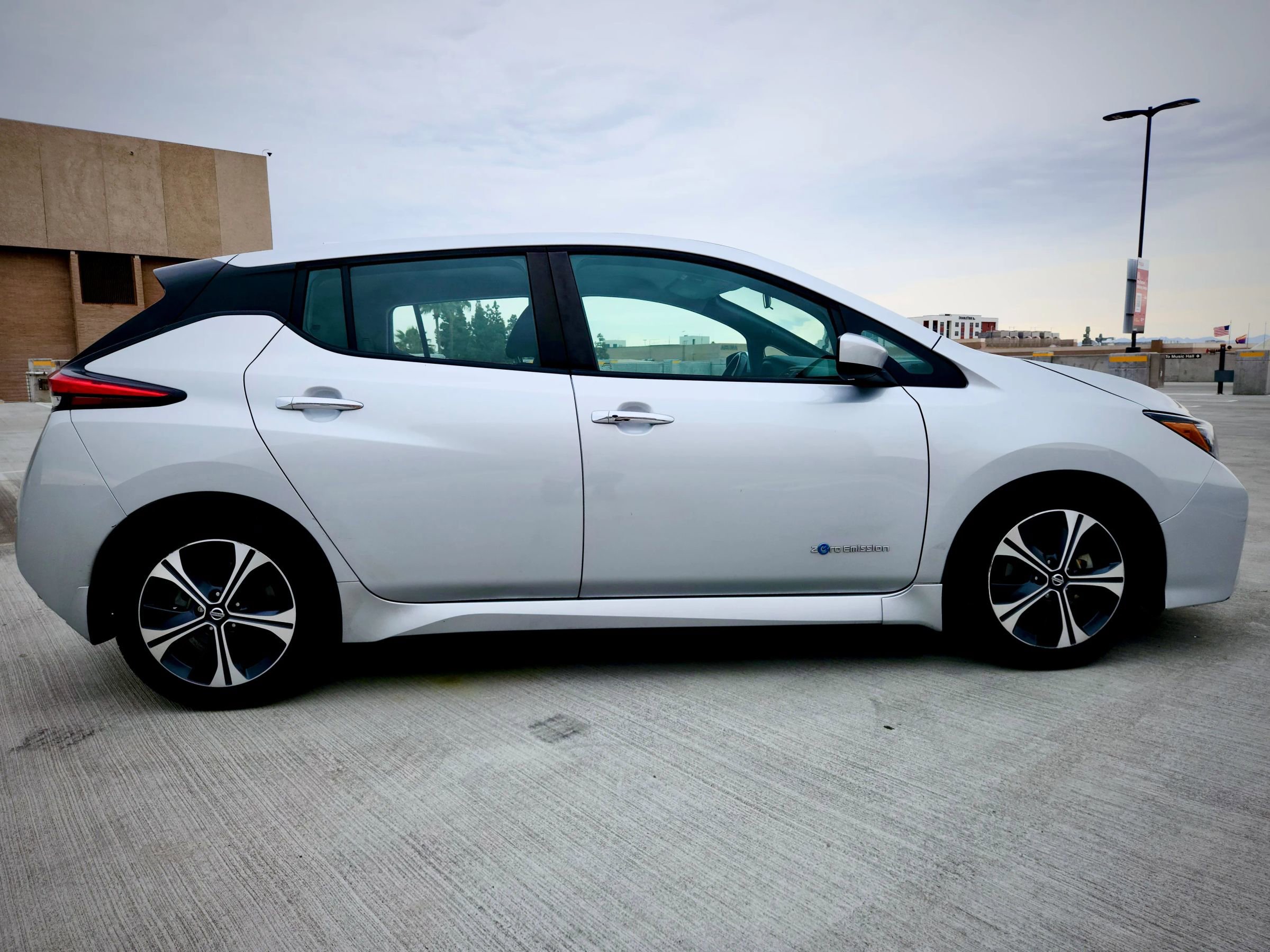 Used 2018 Nissan Leaf SV FWD image 7
