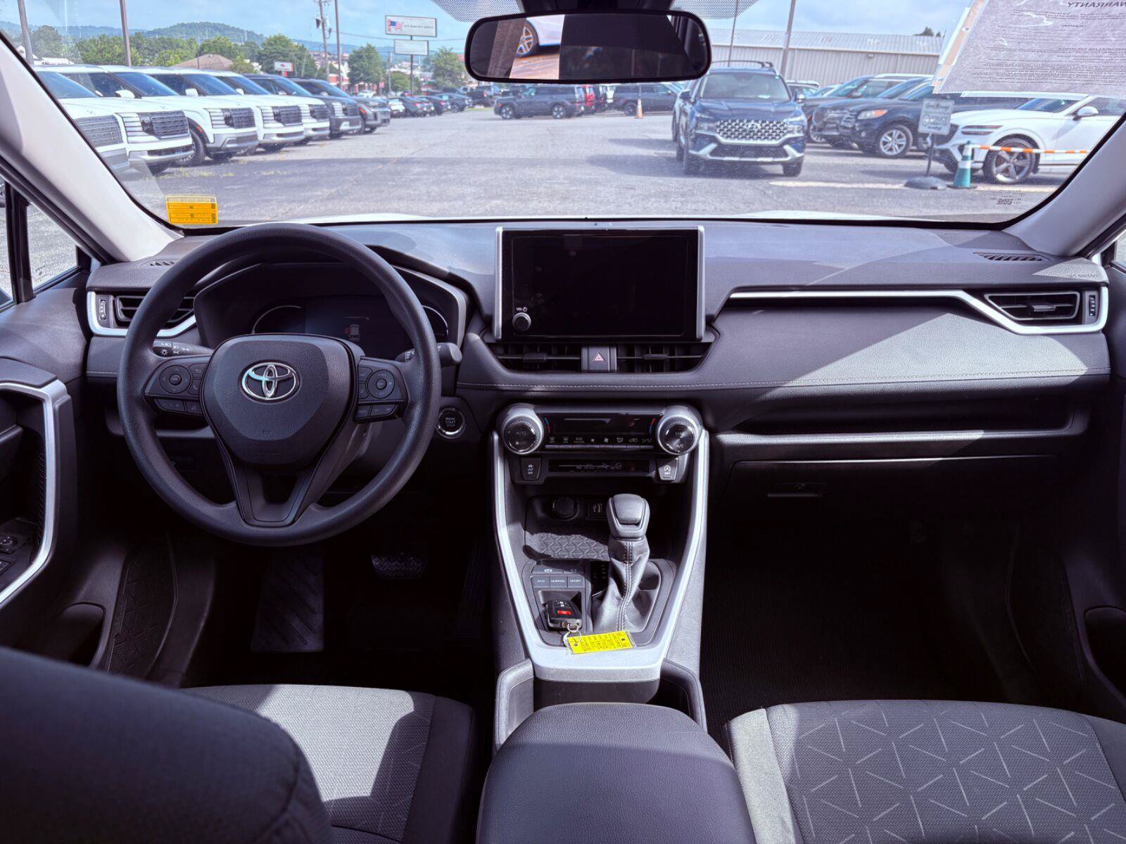 Used 2024 Toyota RAV4 XLE FWD image 21