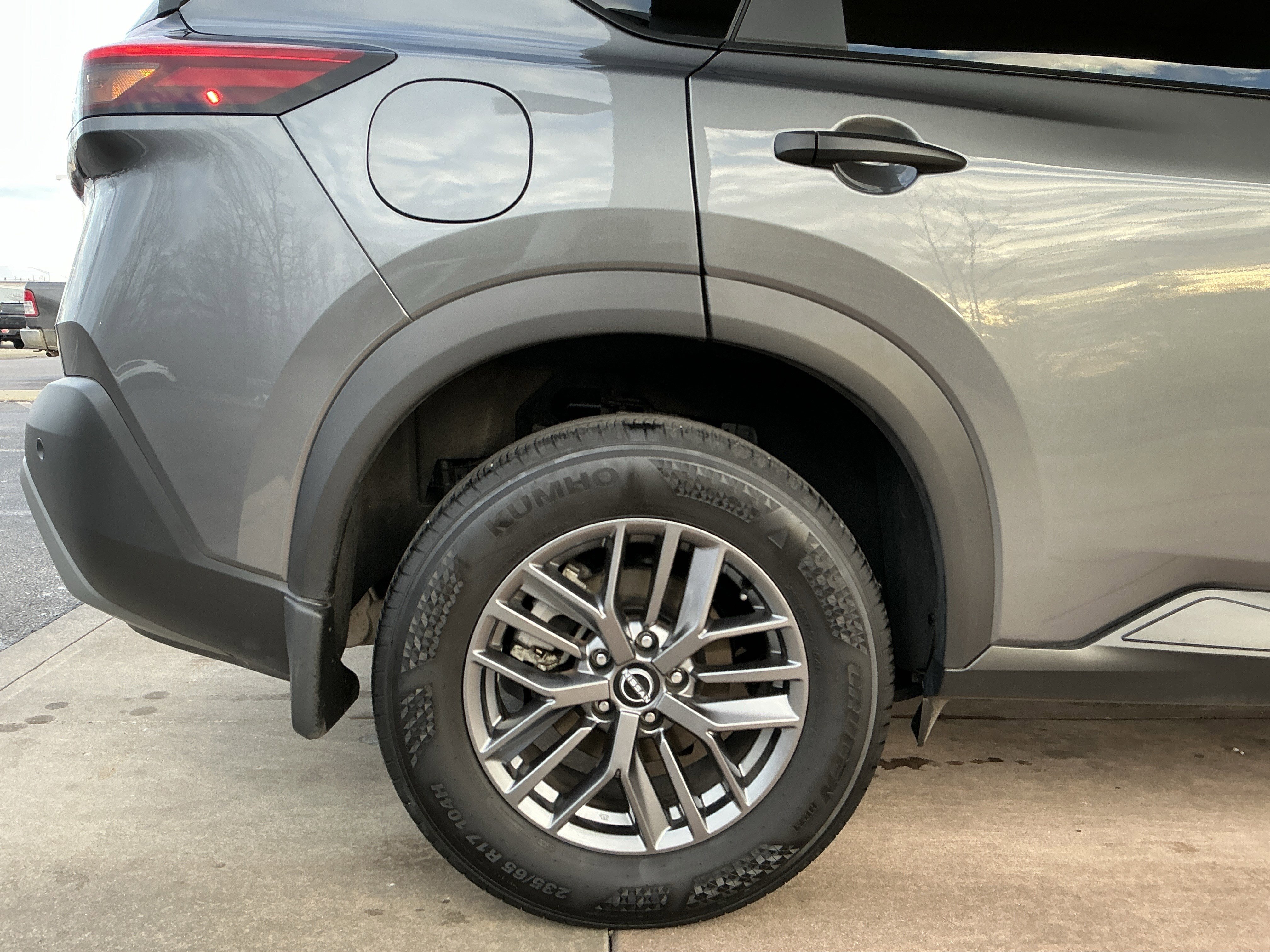 Used 2023 Nissan Rogue S image 23