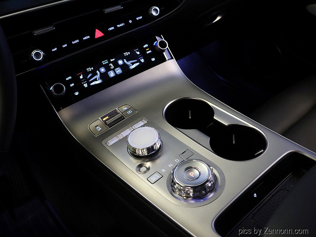 Used 2026 Genesis GV70 2.5T Advanced image 23