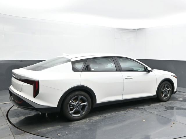 Used 2025 Kia K4 LXS image 11