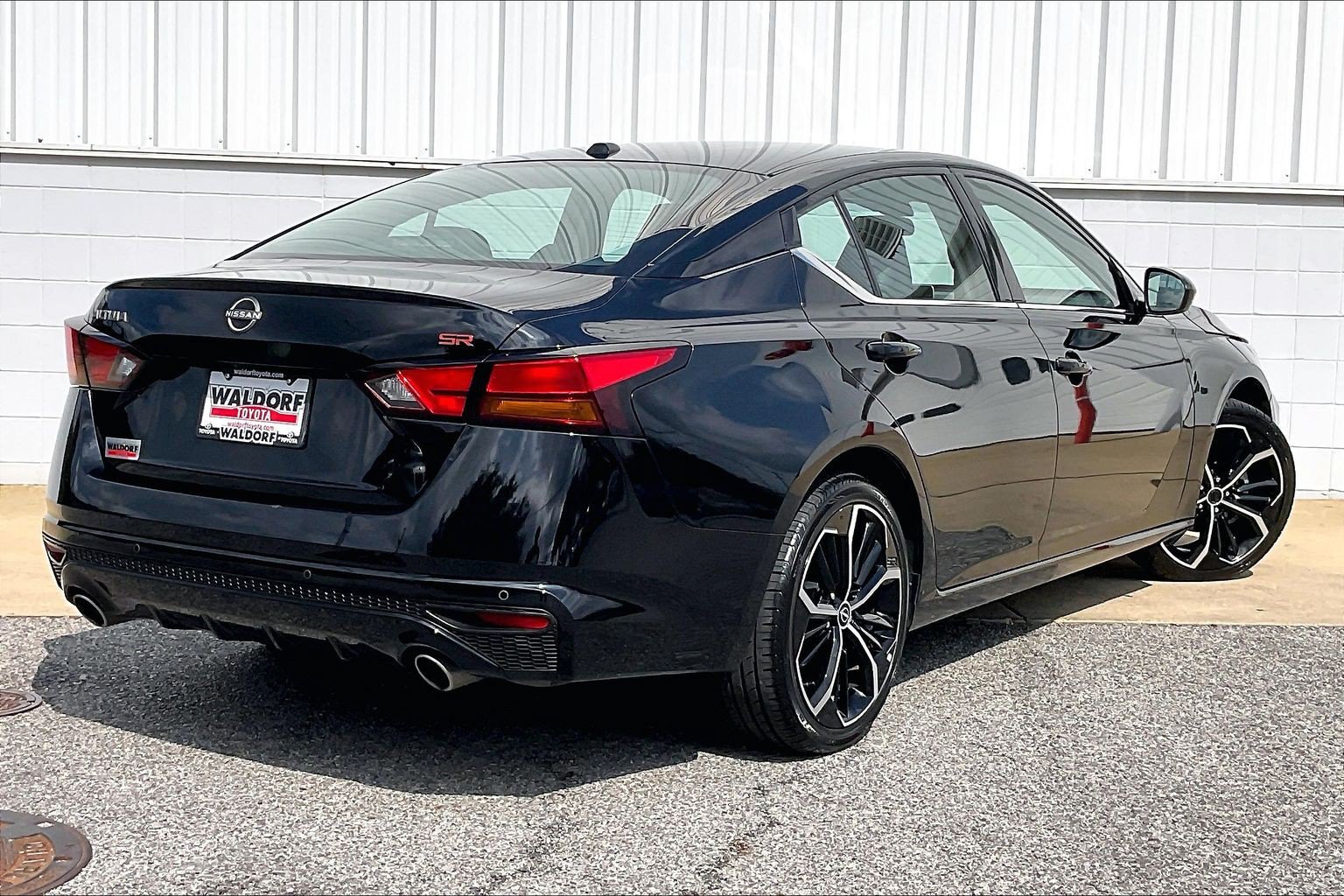 Used 2025 Nissan Altima 2.5 SR FWD image 17
