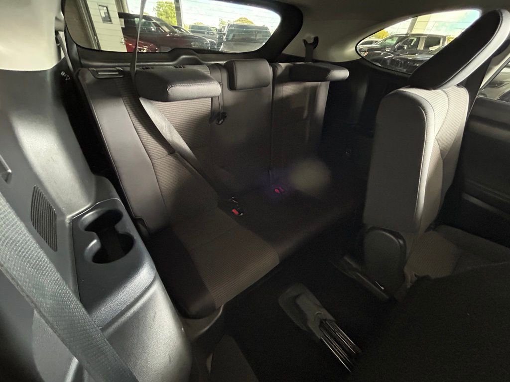 Used 2023 Toyota Highlander LE image 37
