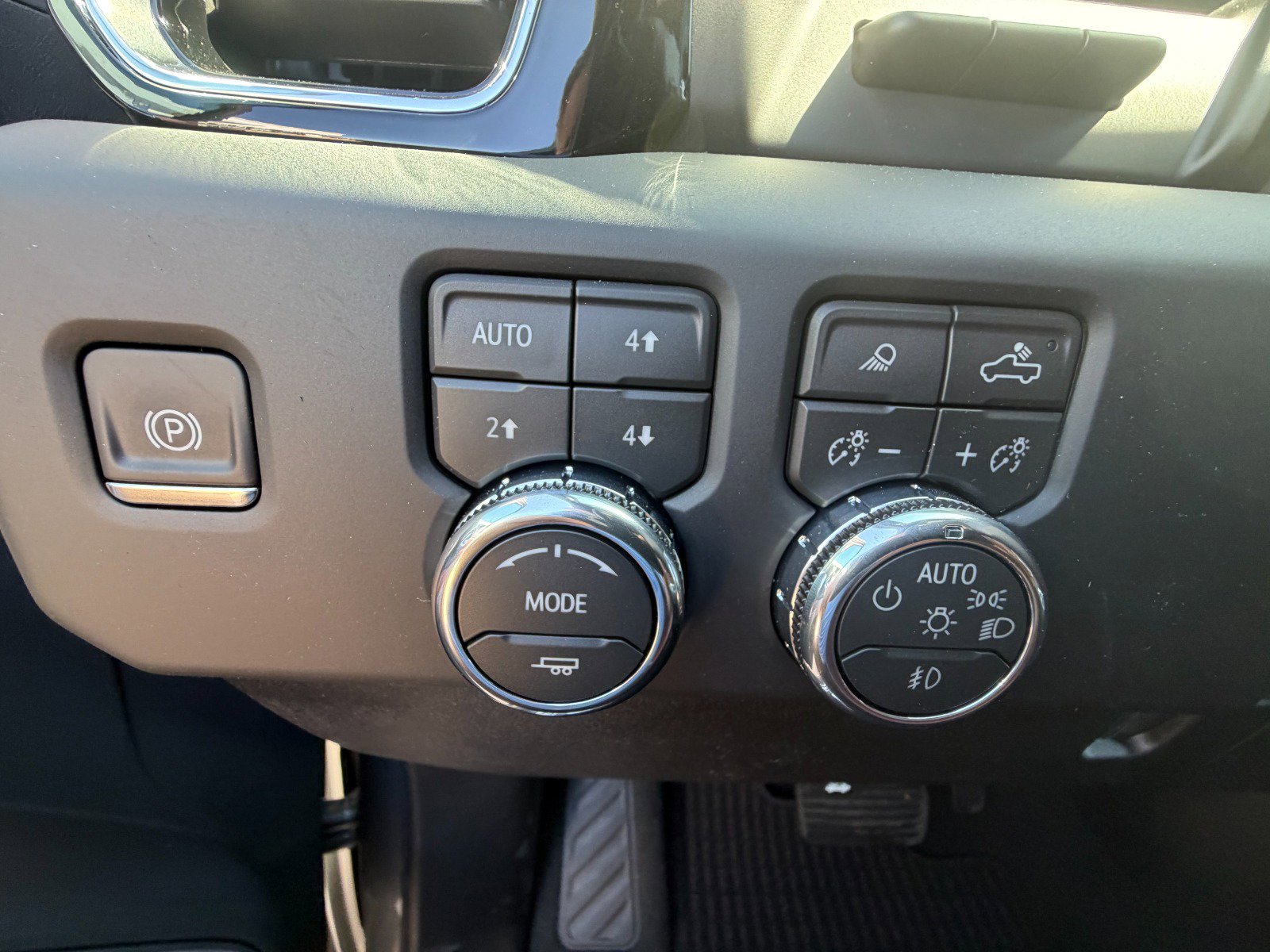 New 2026 GMC Sierra 3500 Denali Ultimate AWD/4WD image 14