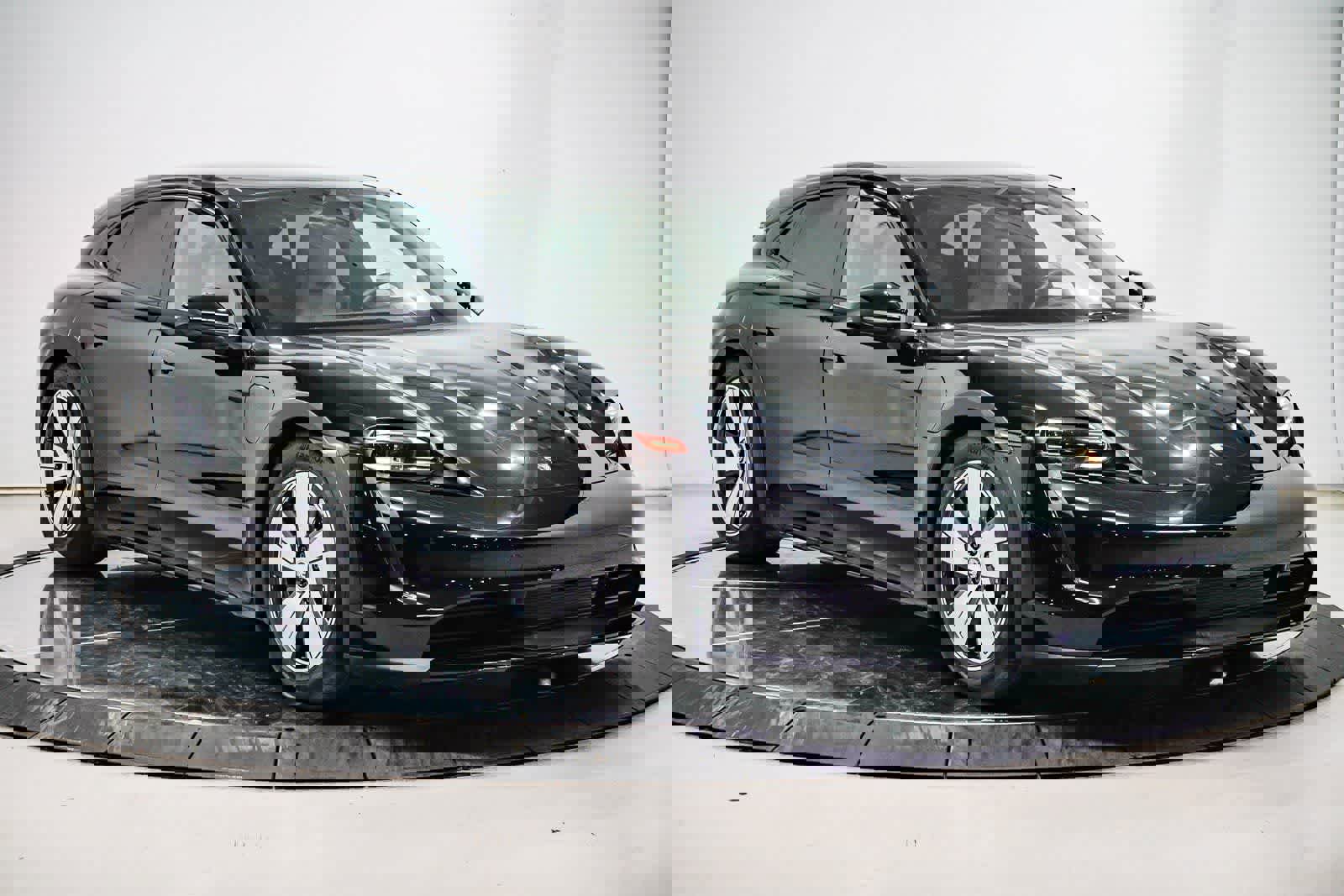 Used 2023 Porsche Taycan 4 Cross Turismo image 5