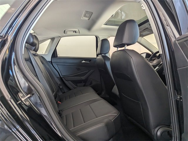 Certified 2022 Volkswagen Jetta SE w/ Panoramic Sunroof Package image 16