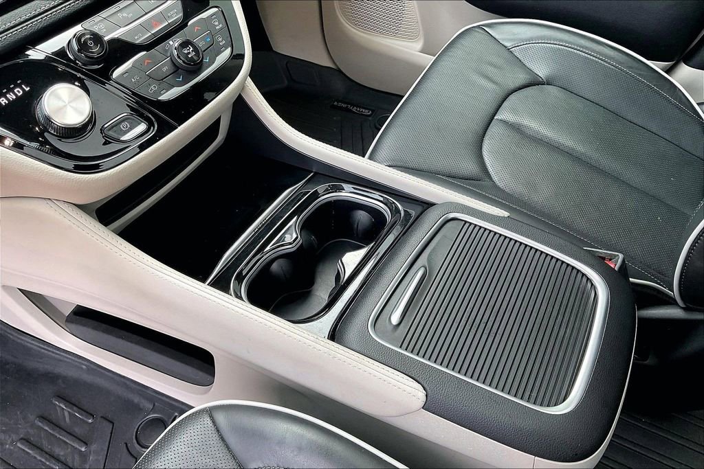 Used 2023 Chrysler Pacifica Limited image 17