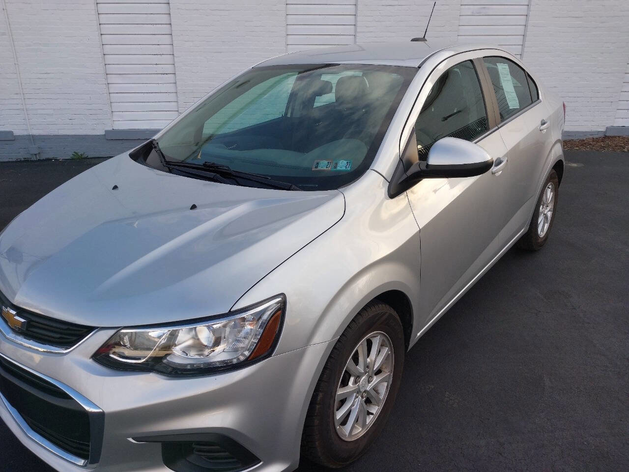 Used 2018 Chevrolet Sonic LT image 2