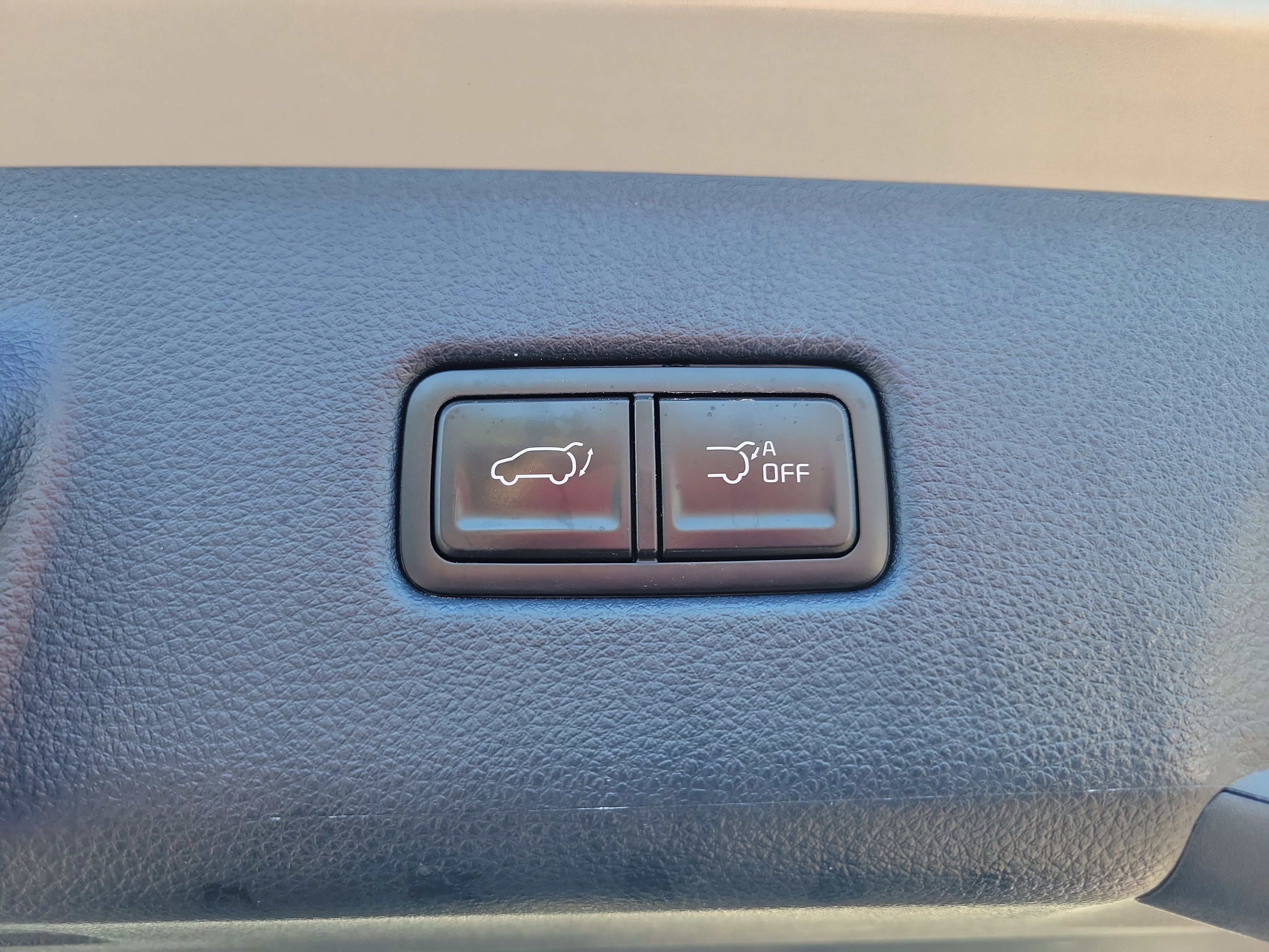 Certified 2025 Kia Carnival EX image 15