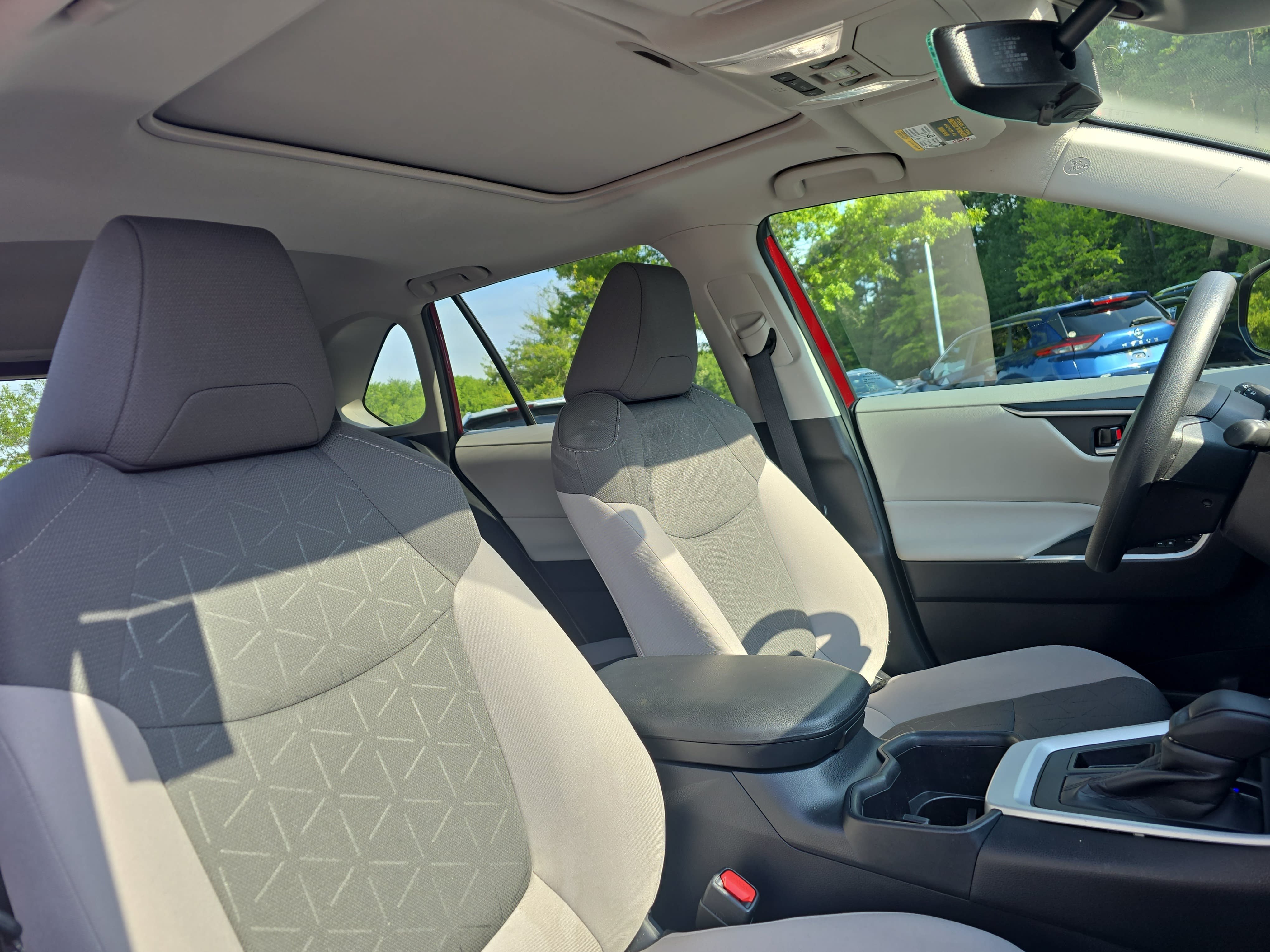 Used 2025 Toyota RAV4 XLE w/ Convenience Package FWD image 10