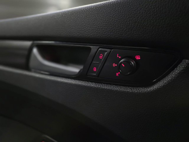 Used 2020 Volkswagen Passat 2.0T R-Line image 30