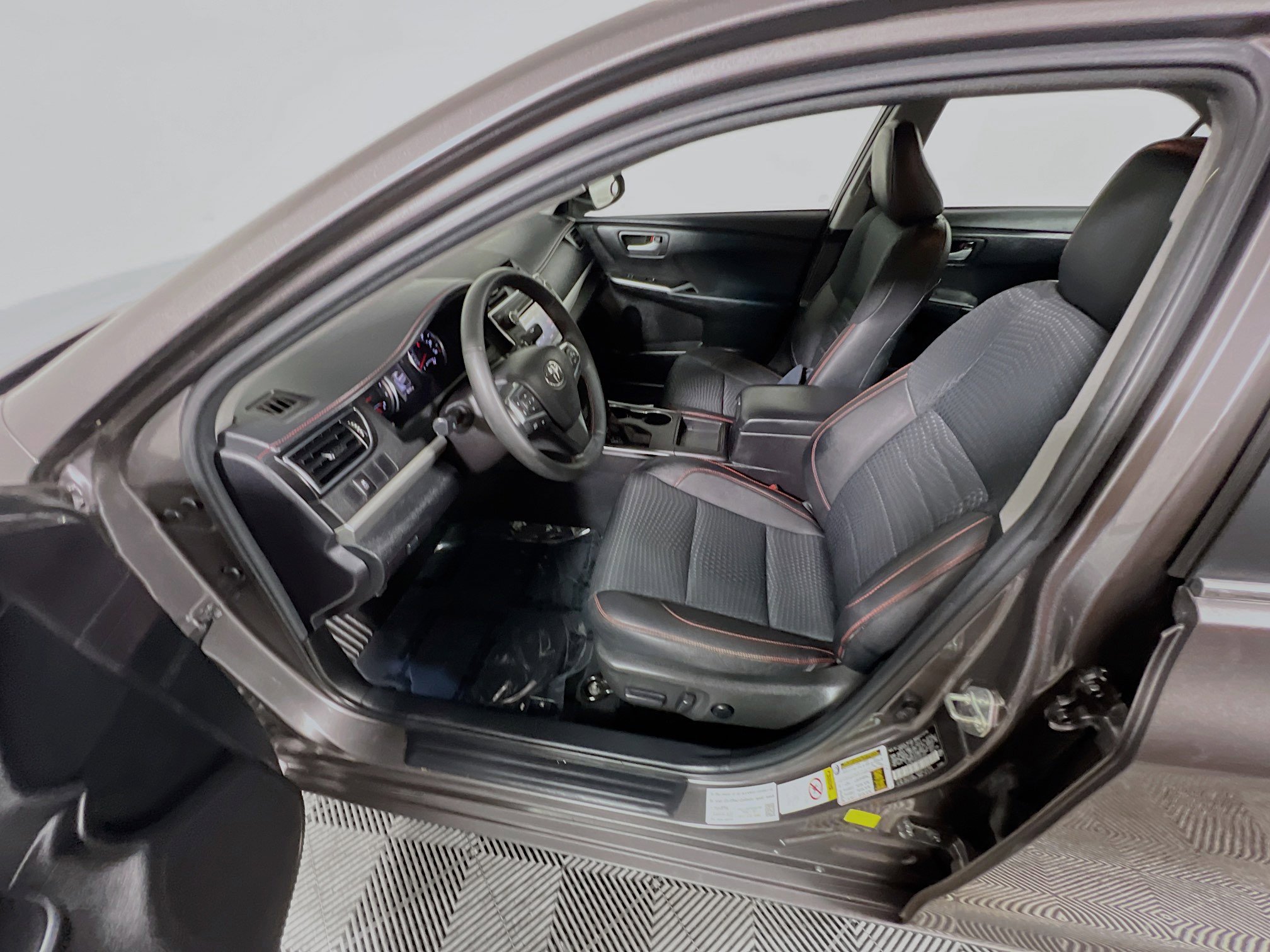 Used 2015 Toyota Camry SE FWD image 15