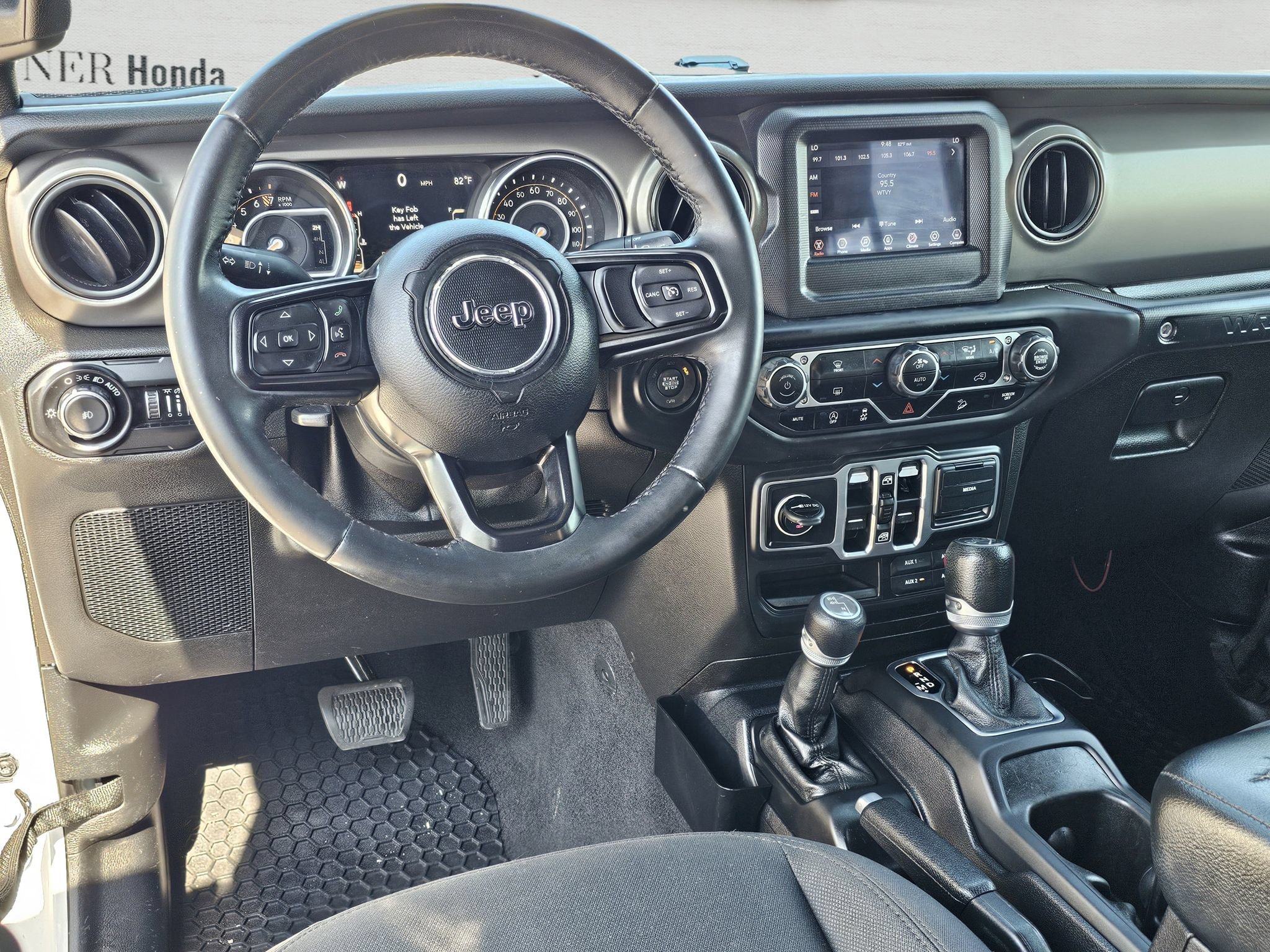 Used 2018 Jeep Wrangler Unlimited Sport S AWD/4WD image 32