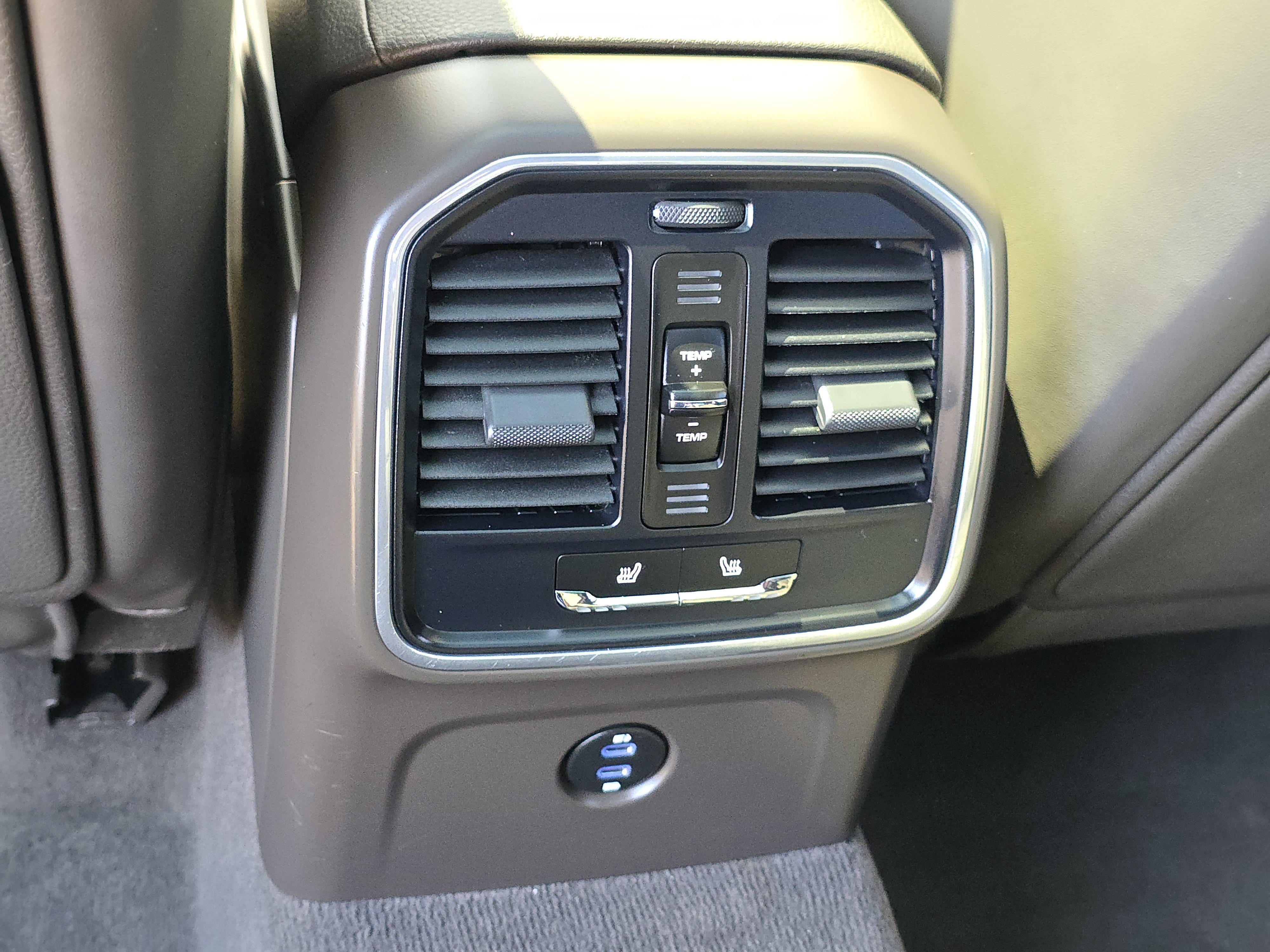 Certified 2023 Porsche Macan AWD/4WD image 22