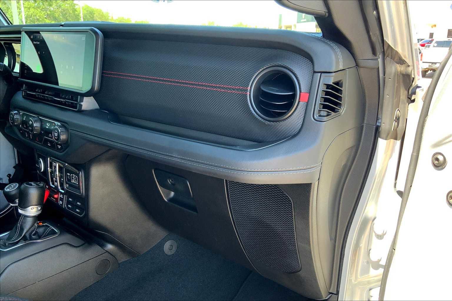 Used 2024 Jeep Wrangler Unlimited Rubicon image 35