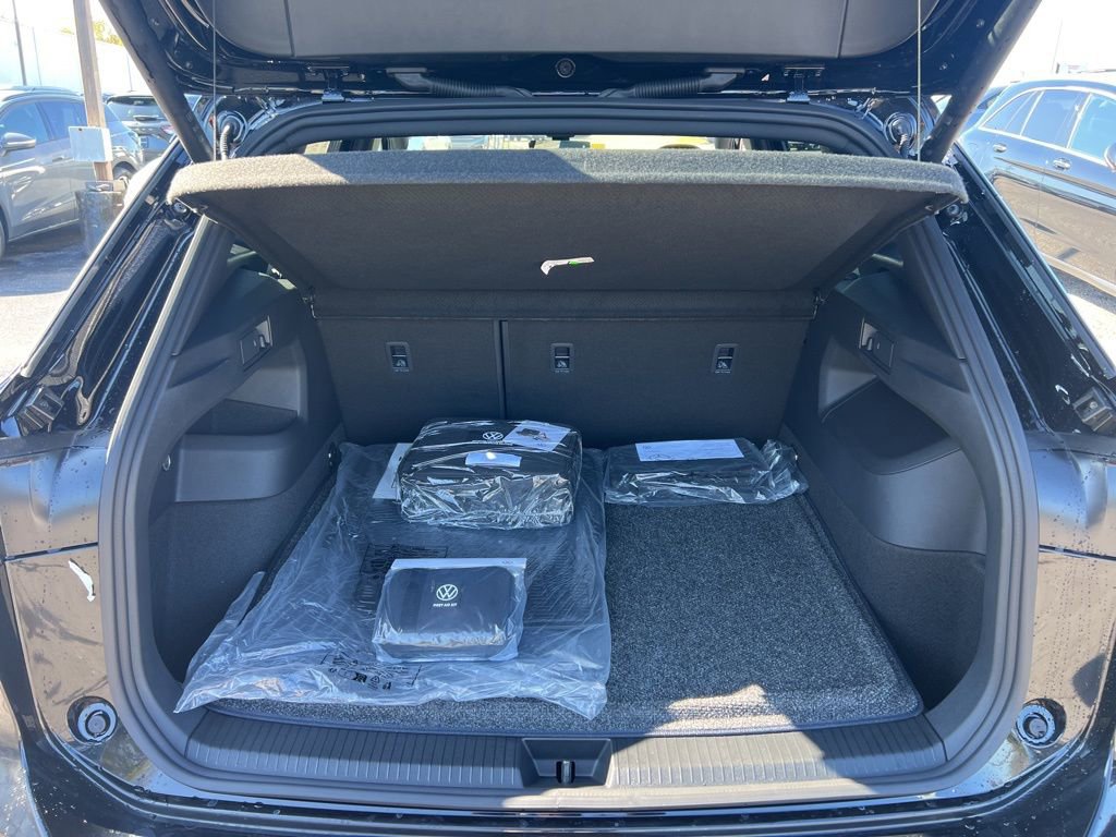 New 2026 Volkswagen Tiguan SEL R-Line image 13