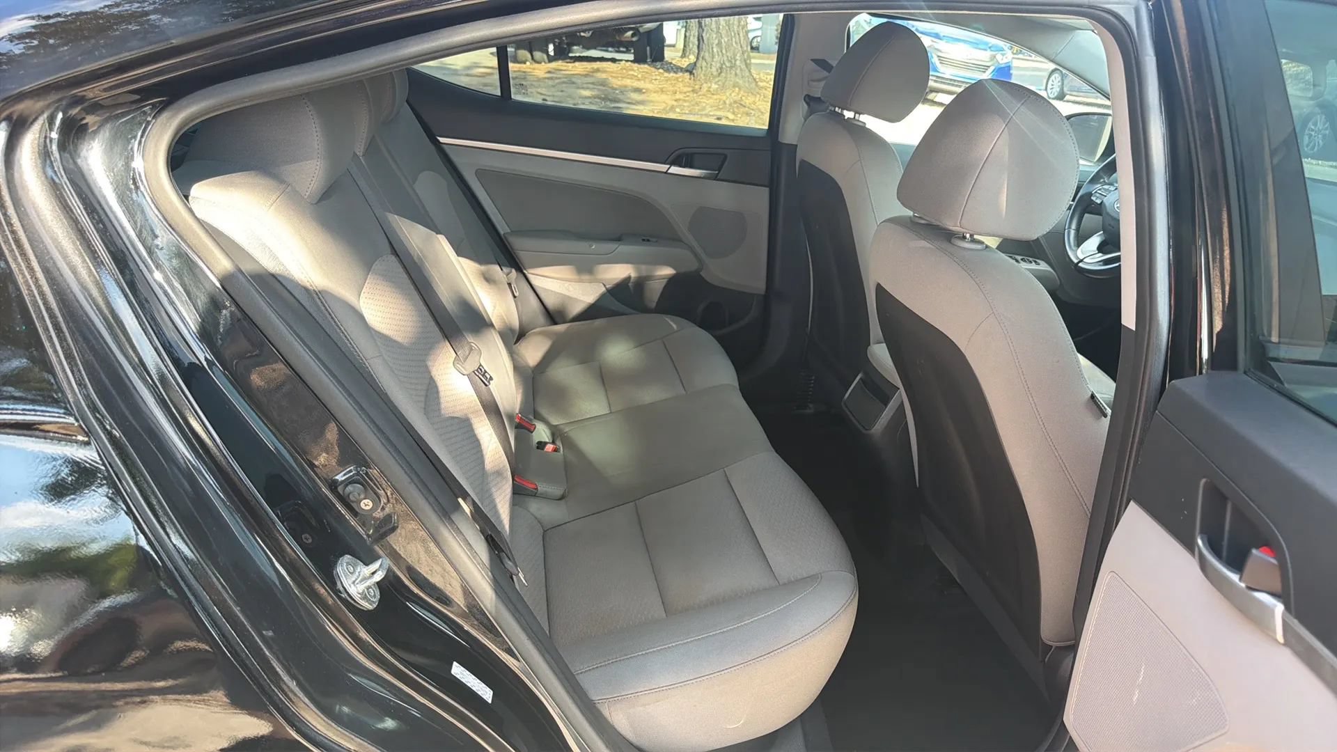 Used 2019 Hyundai Elantra Value Edition FWD image 18