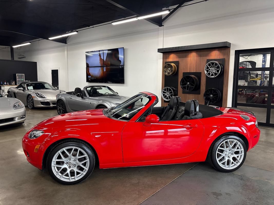 Used 2006 MAZDA MX-5 Miata Grand Touring RWD image 4