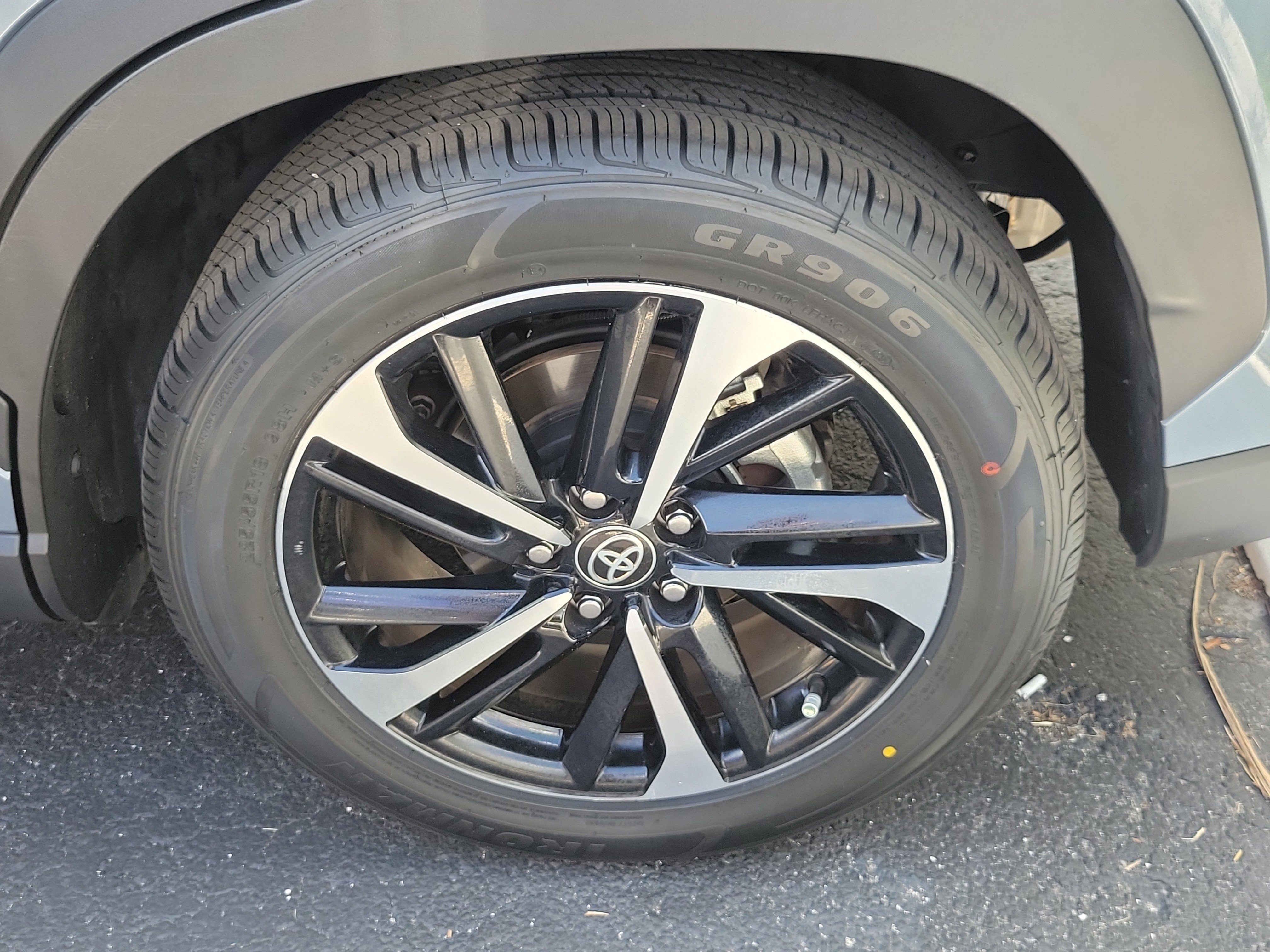 Used 2023 Toyota Corolla Cross XSE w/ Convenience Package image 29