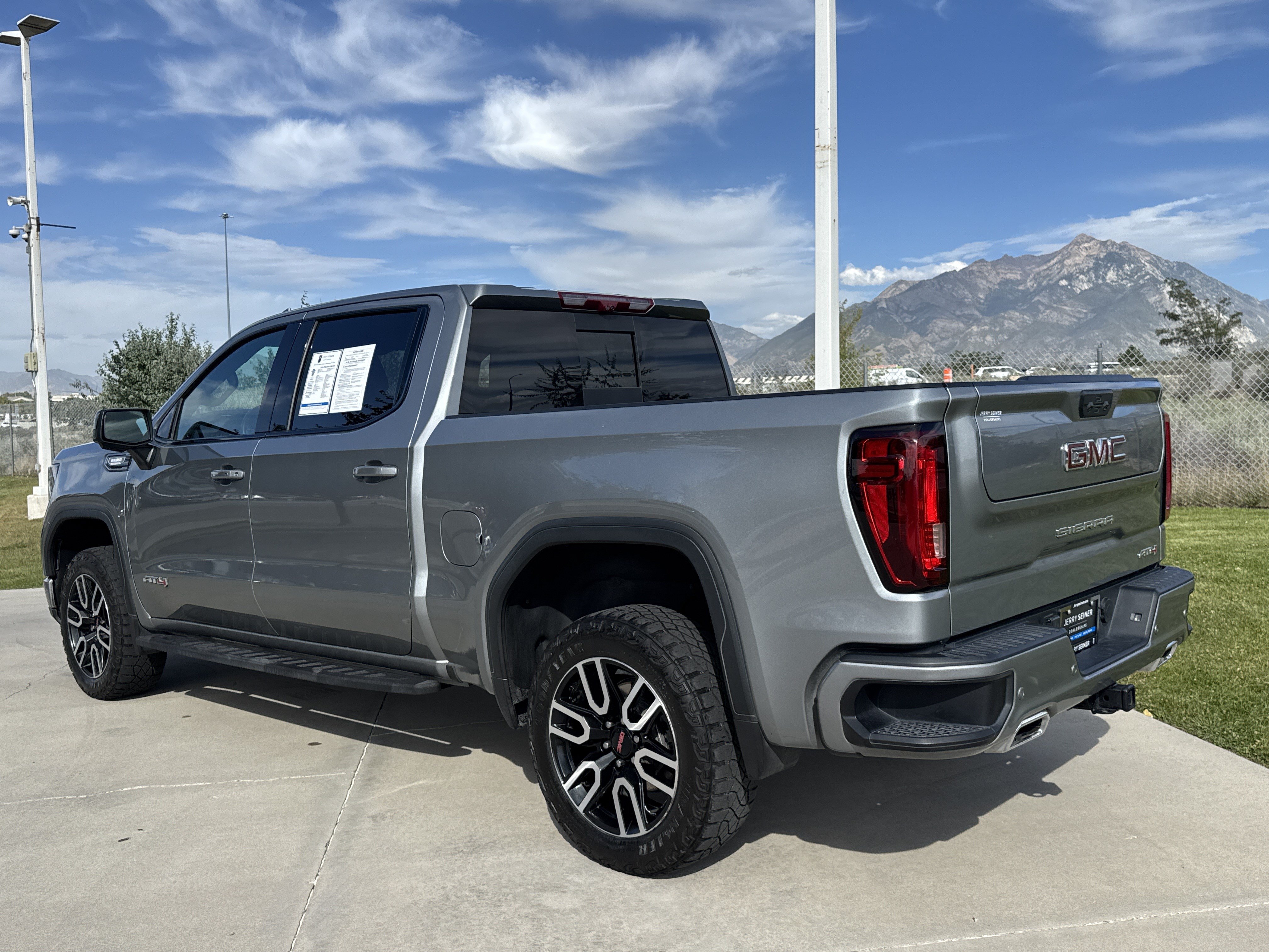 Used 2024 GMC Sierra 1500 AT4 w/ Technology Package AWD/4WD image 8