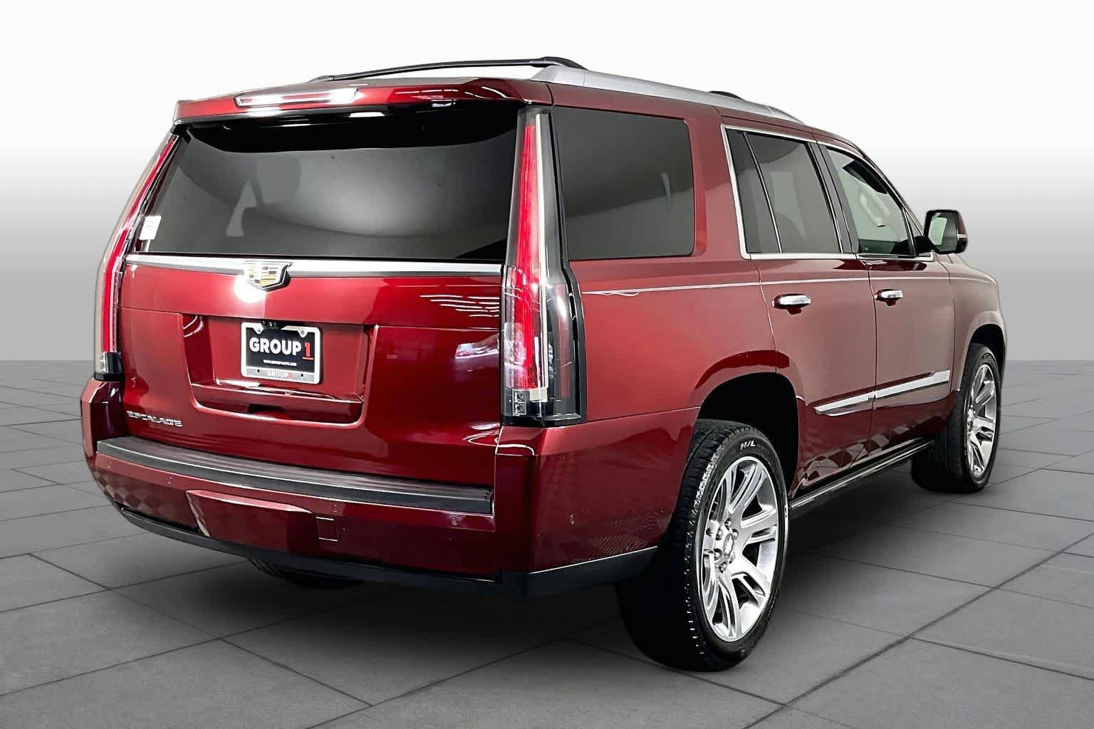 Used 2018 Cadillac Escalade Premium Luxury AWD/4WD image 12