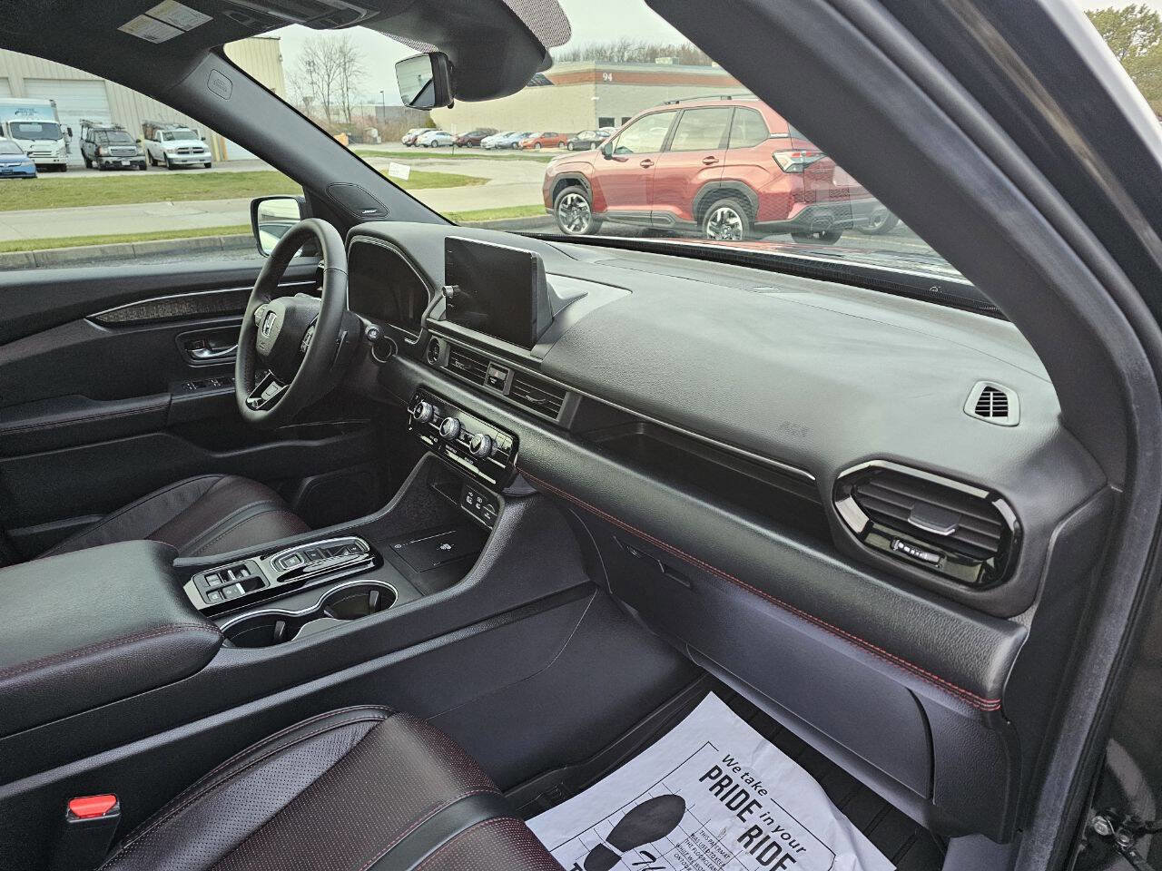 Used 2025 Honda Pilot Black Edition image 33
