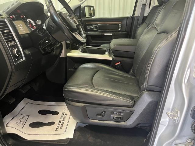Used 2017 RAM 1500 Laramie w/ Convenience Group AWD/4WD image 4