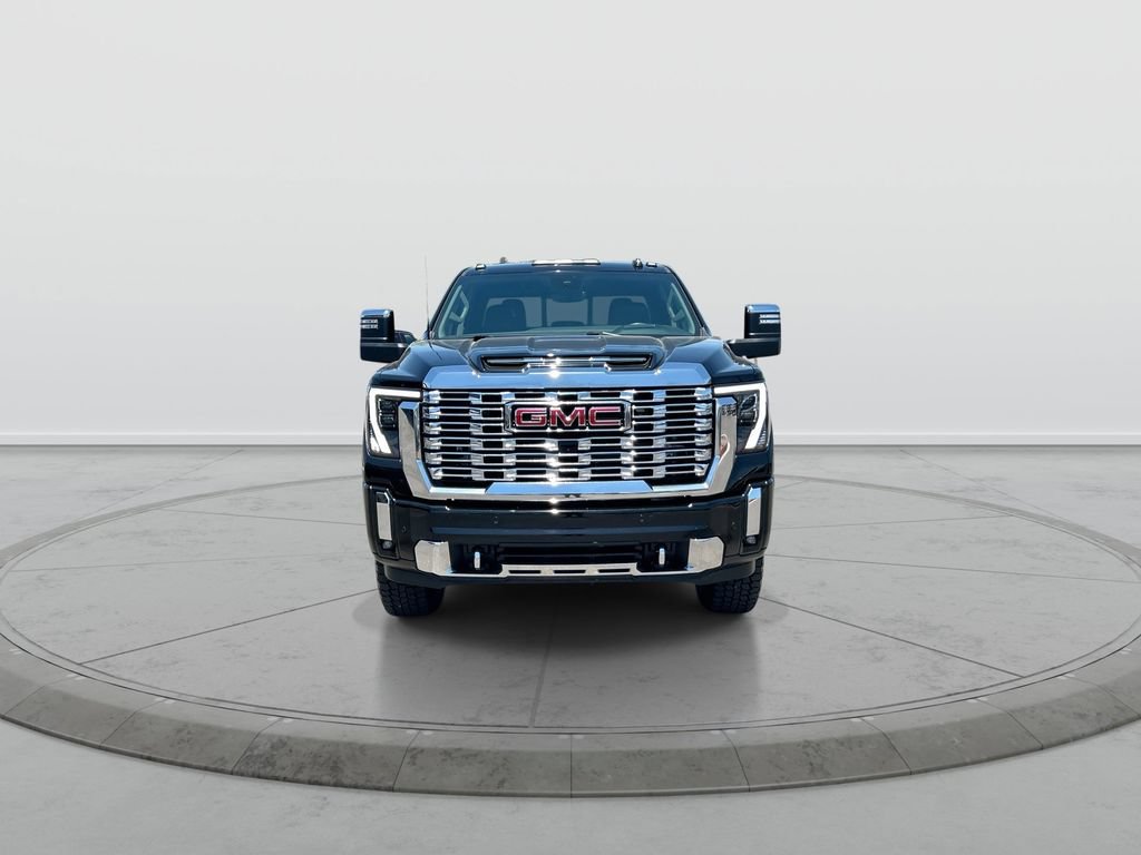 Used 2024 GMC Sierra 2500 Denali w/ Technology Package AWD/4WD image 3