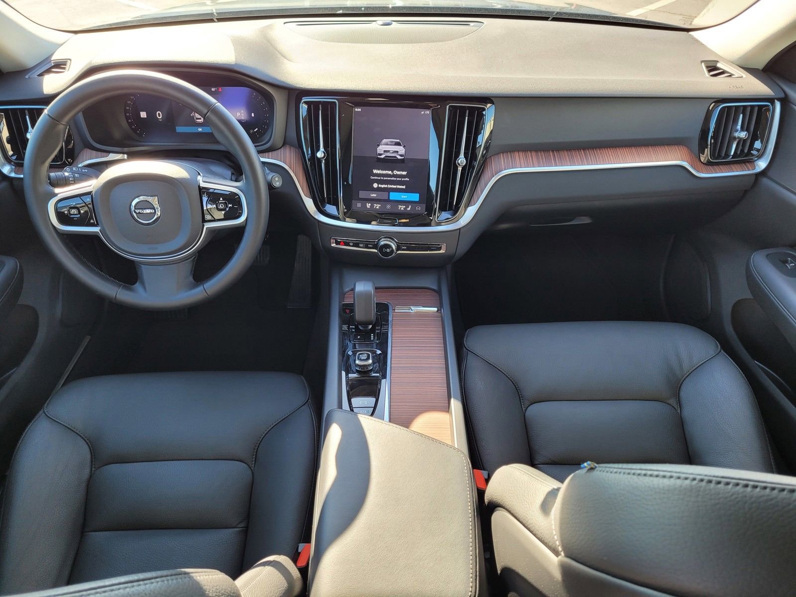 Used 2025 Volvo V60 B5 Cross Country Plus image 12