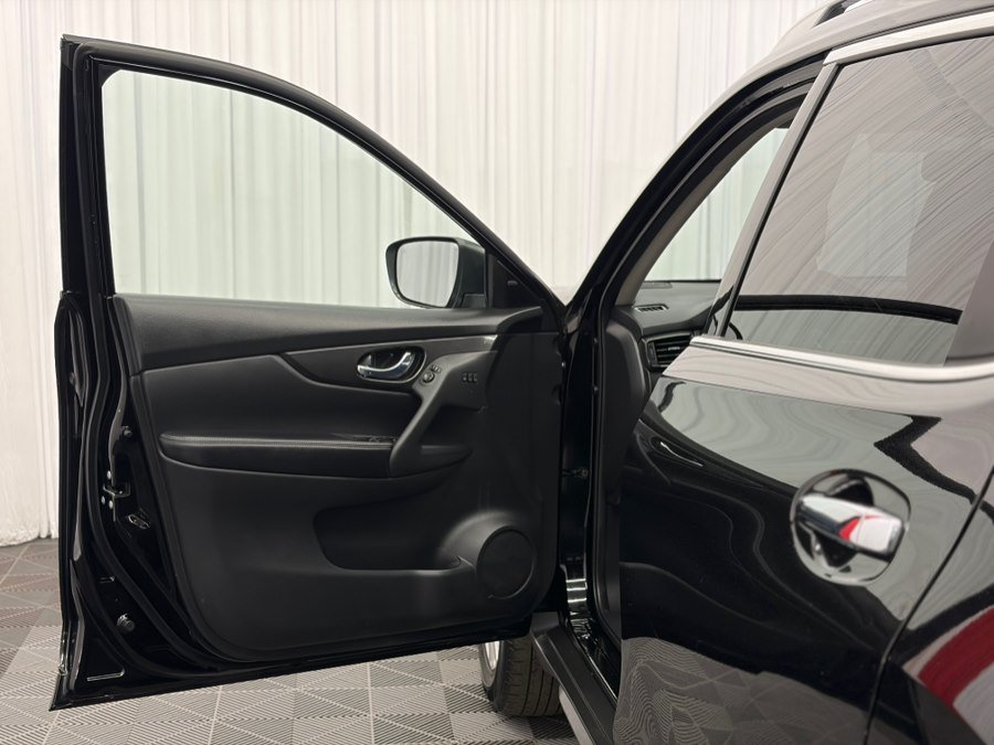 Used 2018 Nissan Rogue SV w/ Premium Package AWD/4WD image 11
