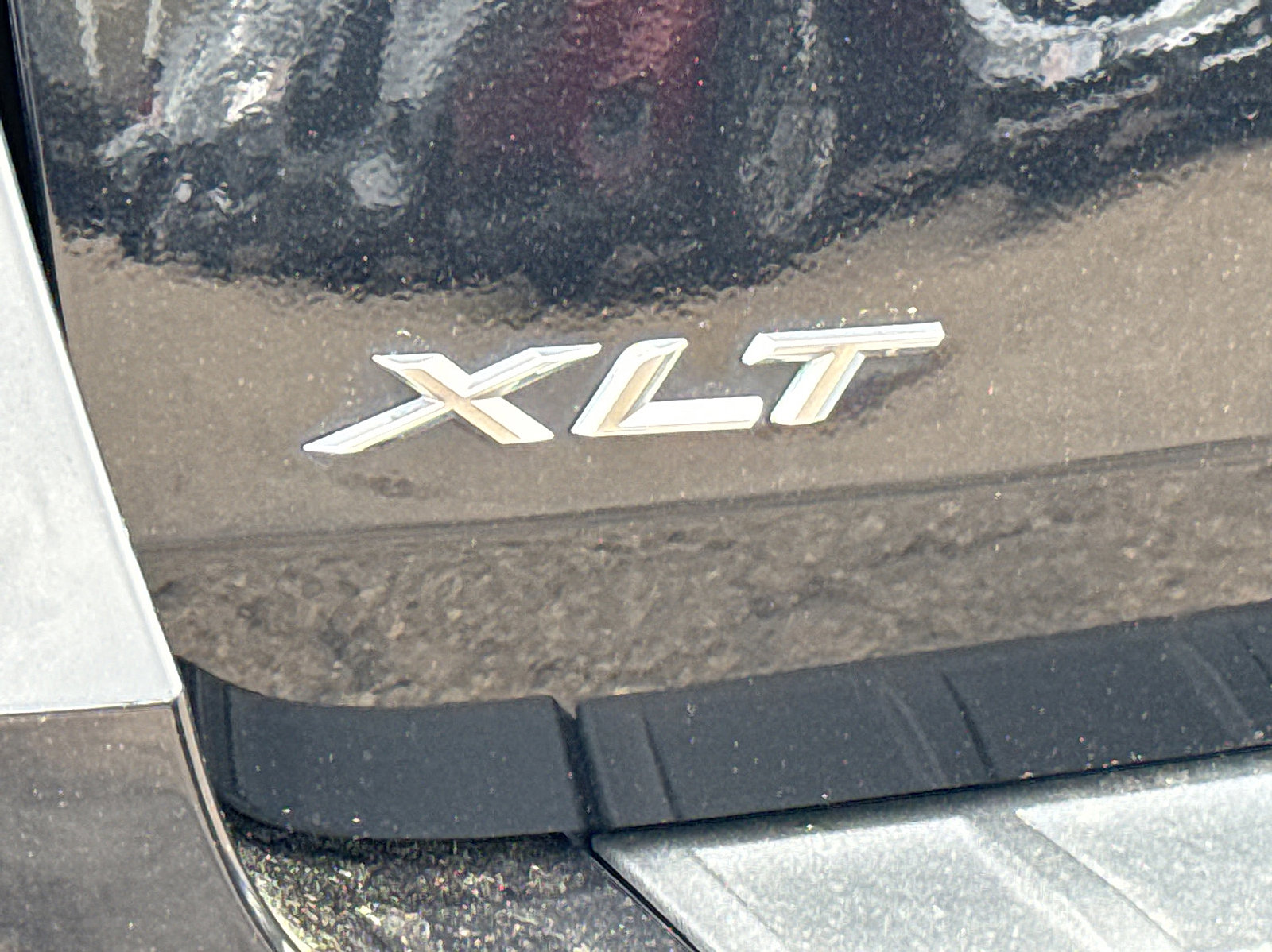 Used 2022 Ford Explorer XLT w/ Equipment Group 202A AWD/4WD image 31