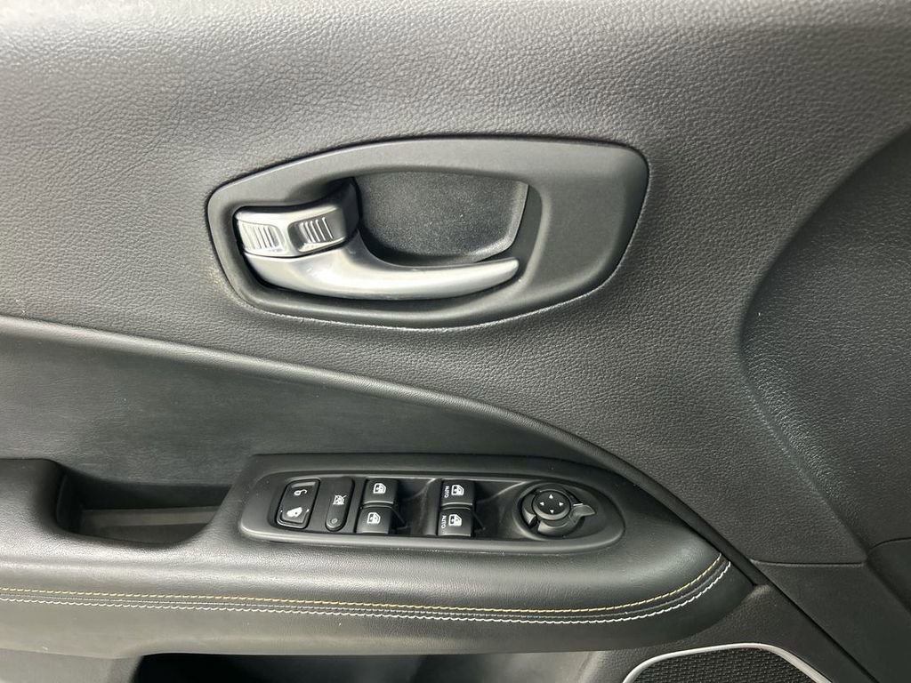 Used 2019 Jeep Compass Latitude image 11