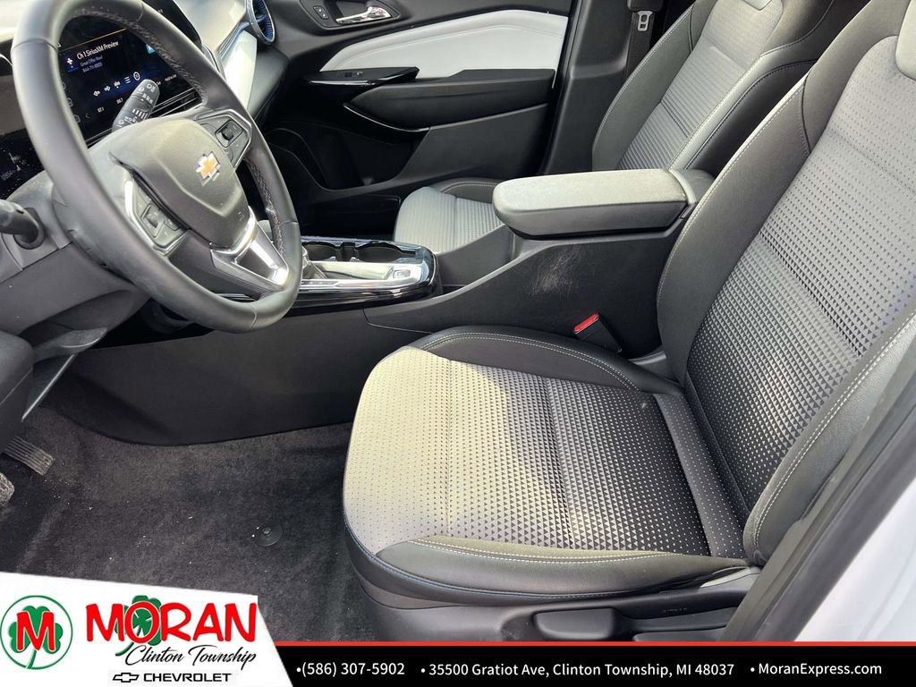 Certified 2025 Chevrolet Trax LT w/ Driver Confidence Package image 17