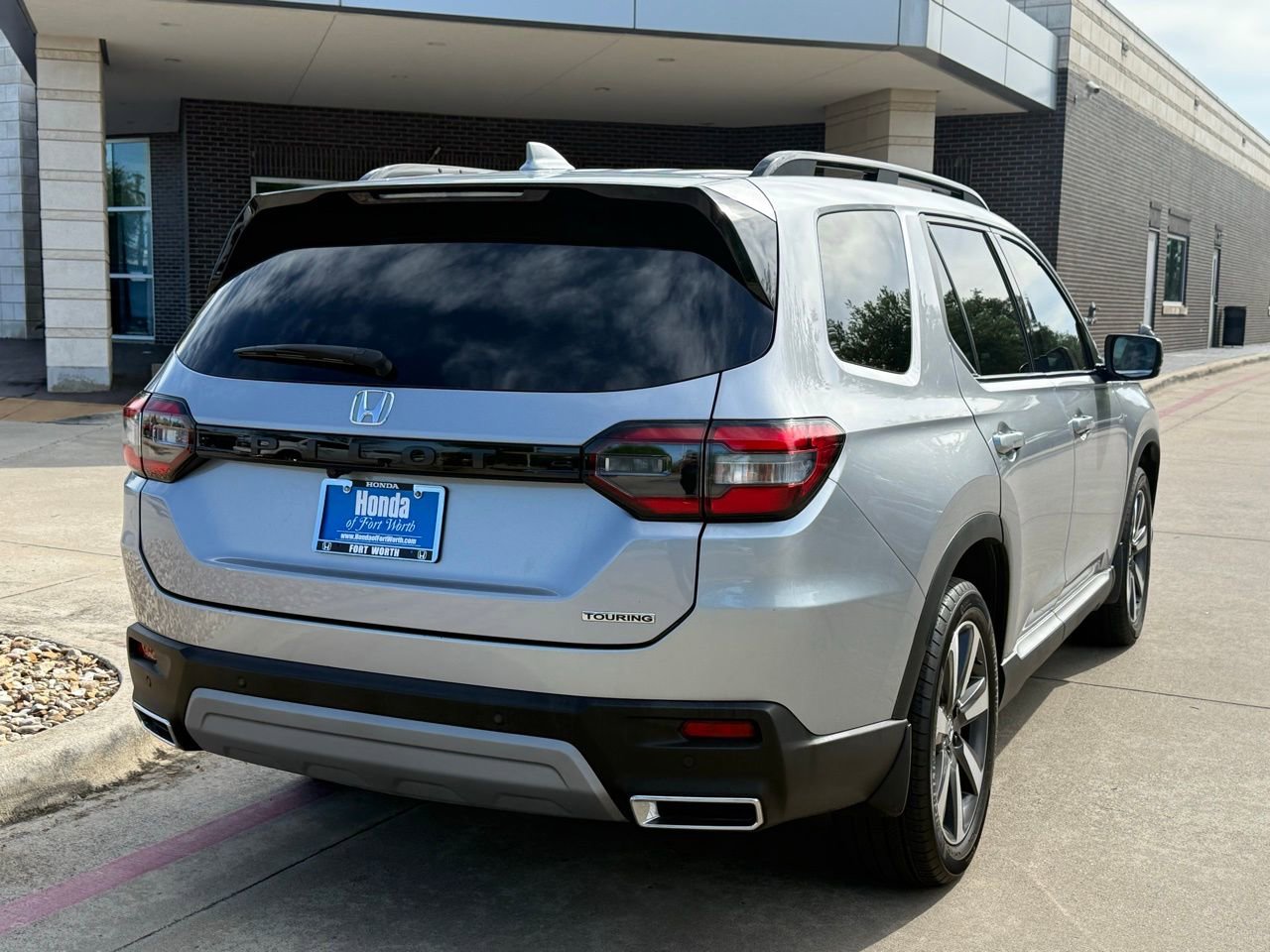 Used 2024 Honda Pilot Touring image 6