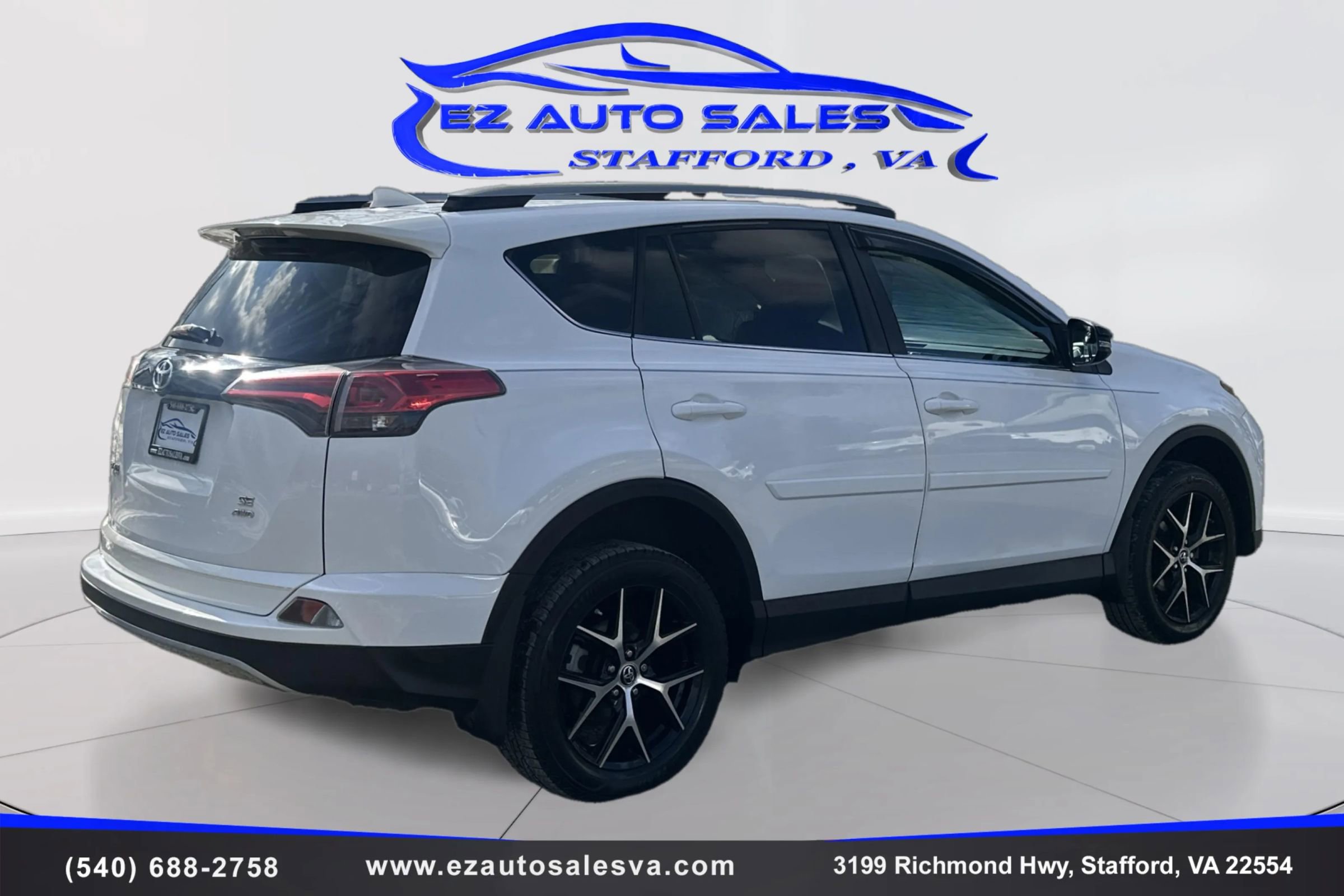 Used 2017 Toyota RAV4 SE image 5
