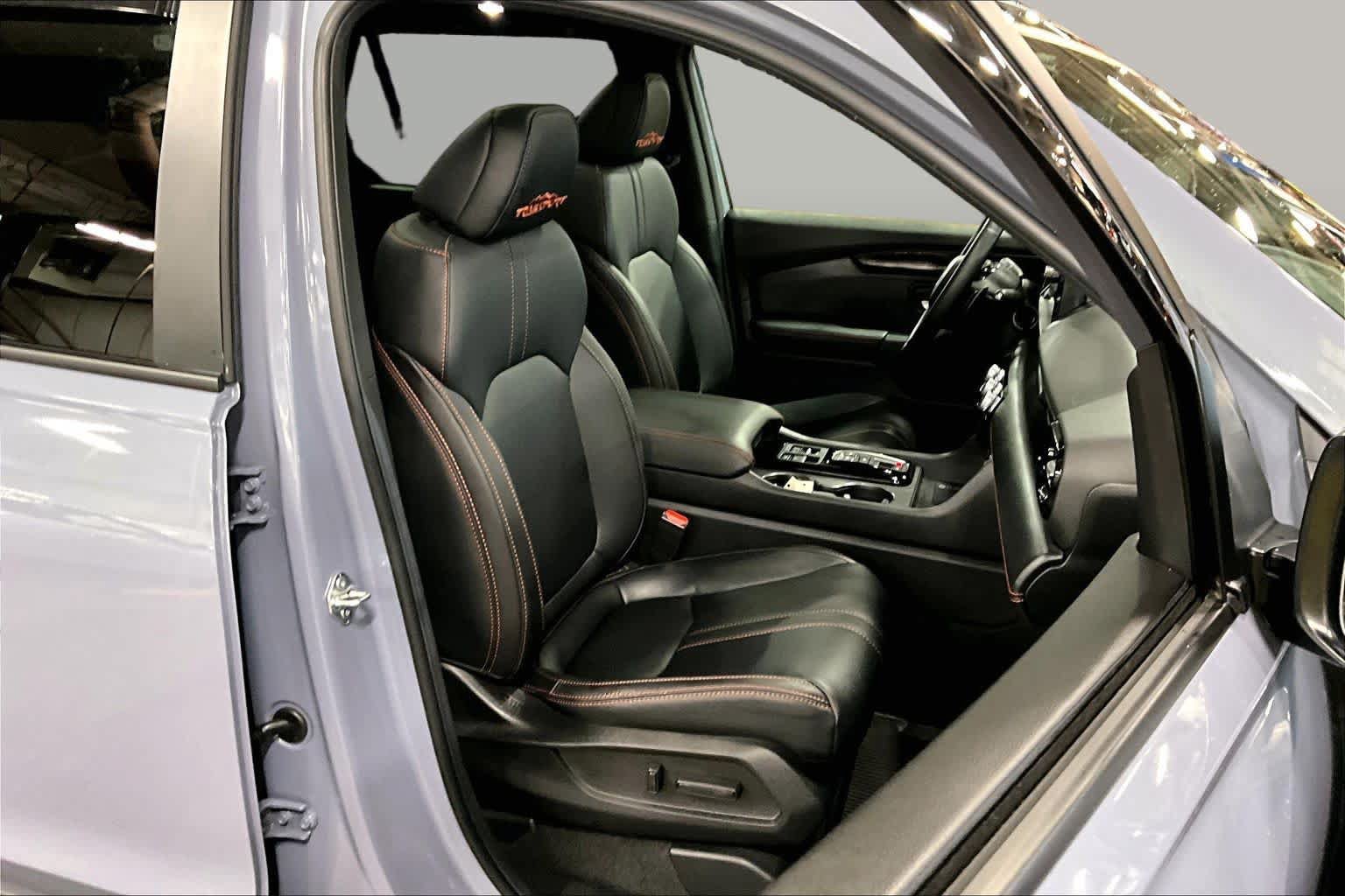 Used 2025 Honda Pilot TrailSport image 8