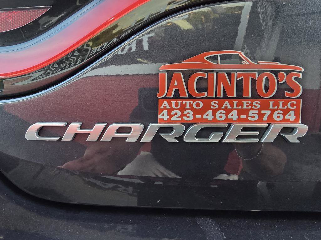 Used 2018 Dodge Charger SXT RWD image 9
