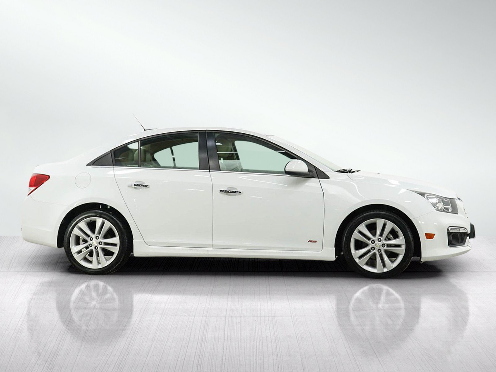 Used 2015 Chevrolet Cruze LTZ w/ Sun, Sound and Sport Package FWD image 6